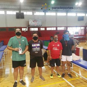 Juan Pablo Castet en el podio, ocupando el tercer puesto.